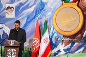 فرزند شهید محمد مهدی طهرانچی در تجدید میثاق مدال‌آوران المپیادهای علمی و قهرمانان ورزشی با امام مجاهد شهید