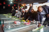 گلباران قبور مطهر شهدای حرم شاهچراغ(ع)