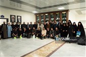 مراسم اهدای نشان خادمی به عکاسان در مسجد مقدس جمکران