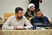 مراسم اهدای نشان خادمی به عکاسان در مسجد مقدس جمکران