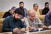 مراسم اهدای نشان خادمی به عکاسان در مسجد مقدس جمکران