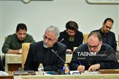 مراسم اهدای نشان خادمی به عکاسان در مسجد مقدس جمکران