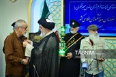 مراسم اهدای نشان خادمی به عکاسان در مسجد مقدس جمکران