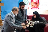 تقدیر از خانواده شهید جنگ رمضان در پایان  افتتاح بوستان ترافیک در بوستان شهید حججی