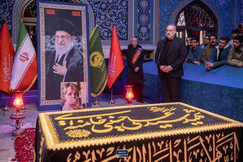 ببینید|بغض افشین علا بر مزار رهبر شهید؛هرگز چنین روزی را گمان نمی‌کردم
