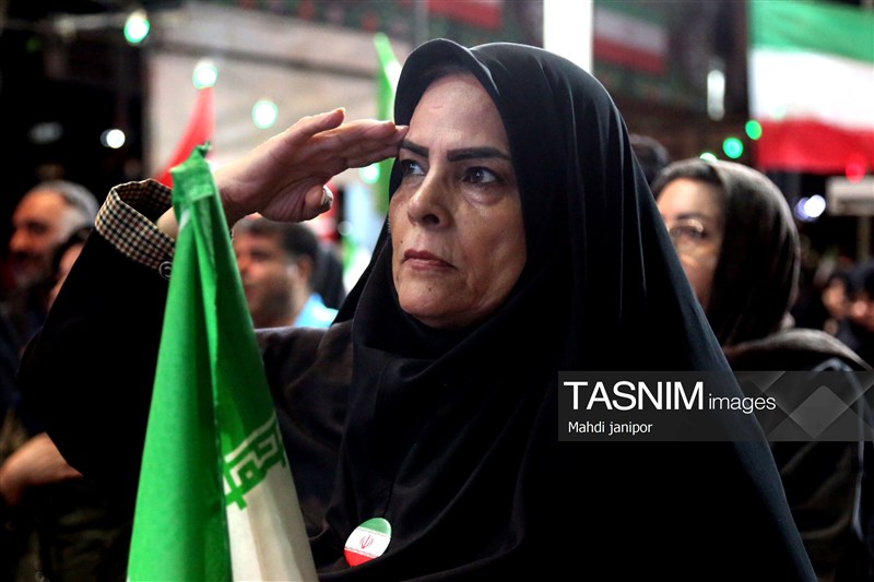 ورزشکاران در میدان دفاع از کشور پا به پای مردم بودند