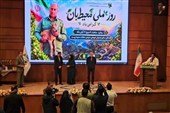 تقدیر پزشکیان از محیط‌بانی که خانواده‌اش در حمله آمریکا شهید شدند