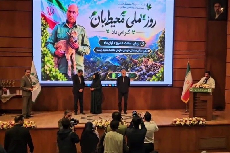 تقدیر پزشکیان از محیط‌بانی که خانواده‌اش در حمله آمریکا شهید شدند رئیس‌جمهور از محیط‌بانی که همسر و دو عضو خانواده‌اش در حمله آمریکا به شهادت رسیدند، تقدیر کرد. 16 دقیقه پیش