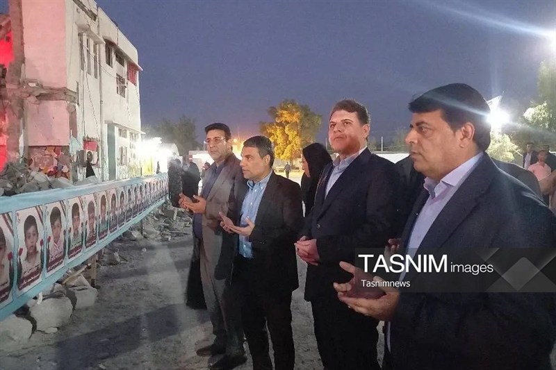 بازدید معاون وزیر کشور از مدرسه شجره طیبه میناب