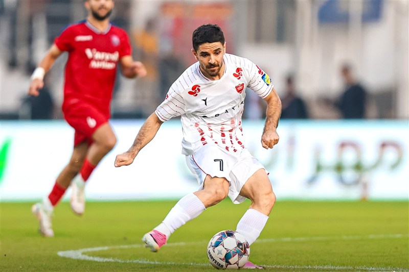 پرسپولیس صدر جدول را از سپاهان پس گرفت